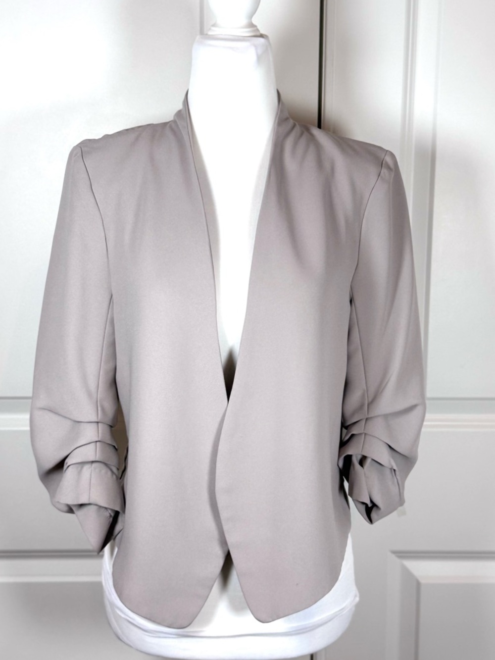Maison d Amelie Taupe Open Front Blazer Ruched Sleeve Minimalist Workwear XS - Picture 2 of 8